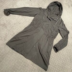 Lululemon Women's olive green  Hooded long Jacket. Lightweight. EUC!